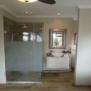 Frameless Shower with Neck to Knee Sandblasting