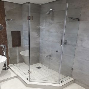 Framelss Pentagonal enclosure with two glass shelves for stability