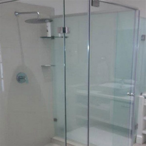 Header rail shower enclosure with pivot door sml